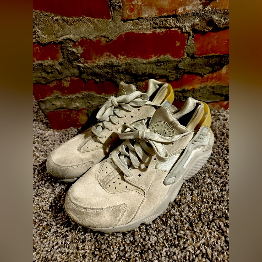 NIKE huarache athletic running shoes